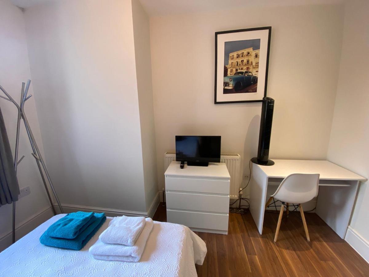 Notting Hill Next Door Bedroom In The Share Flat London Eksteriør bilde