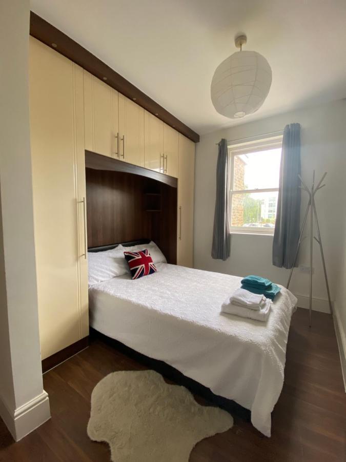 Notting Hill Next Door Bedroom In The Share Flat London Eksteriør bilde