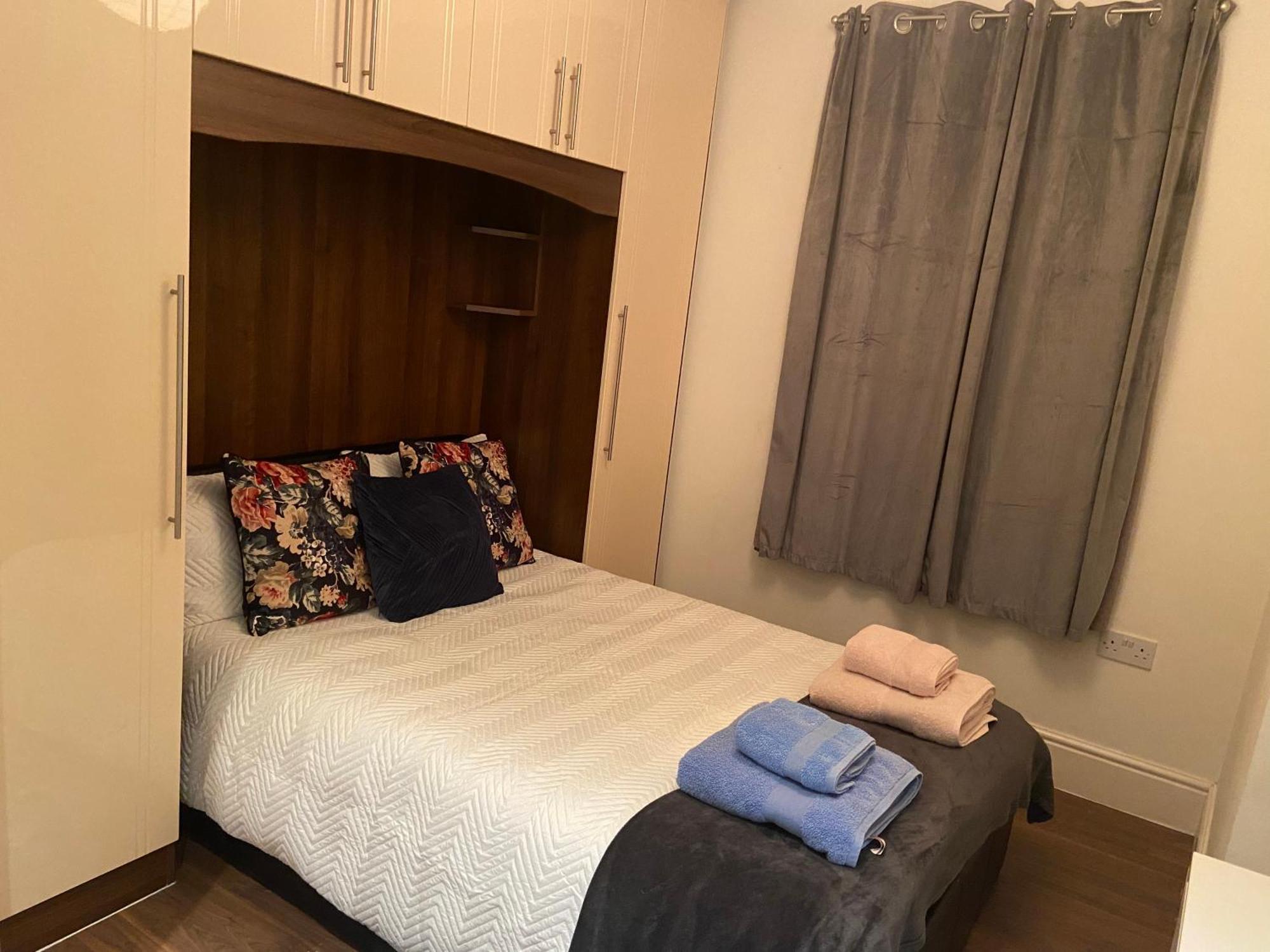 Notting Hill Next Door Bedroom In The Share Flat London Eksteriør bilde